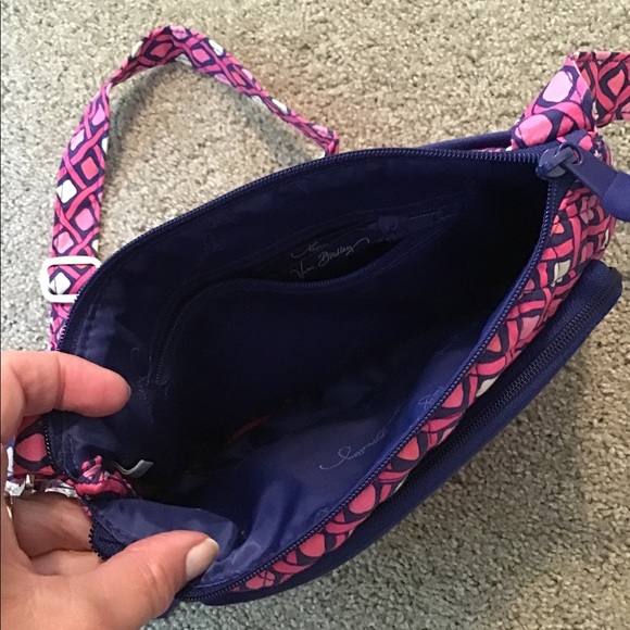 Treasure Trove of Vera Bradley. All 6 Bags +A Cookbook - Picture 7 of 16